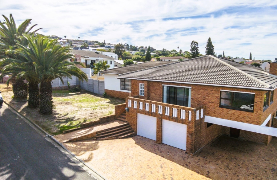 7 Bedroom Property for Sale in Loevenstein Western Cape